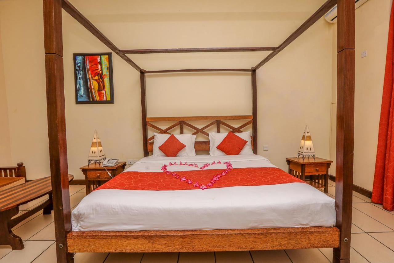 Cityblue Creekside Hotel & Suites Момбаса Екстериор снимка