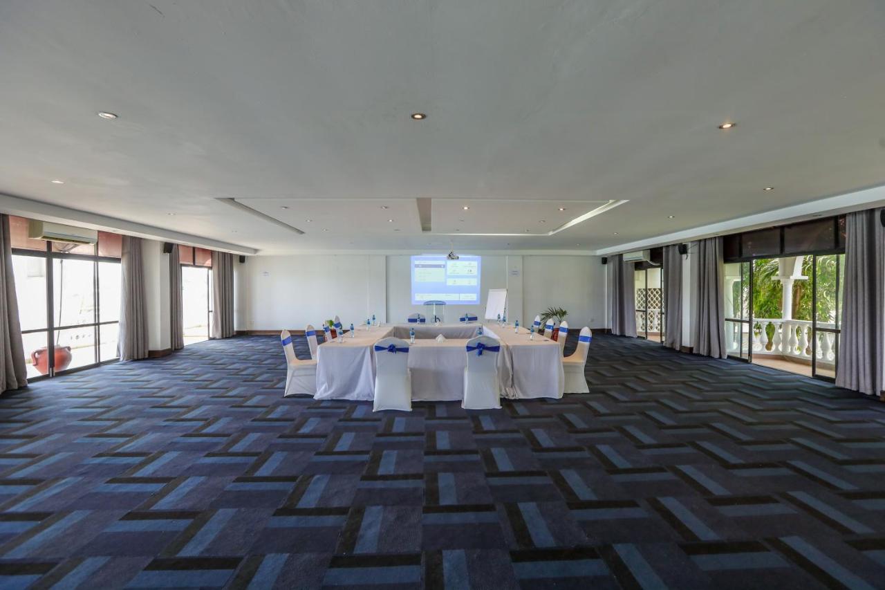 Cityblue Creekside Hotel & Suites Момбаса Екстериор снимка